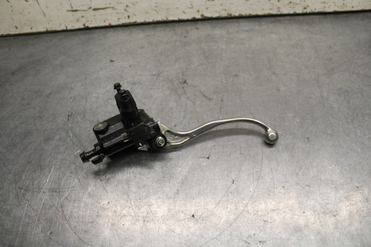 15-16 HONDA CB300F FRONT BRAKE MASTER CYLINDER w/ LEVER BB740