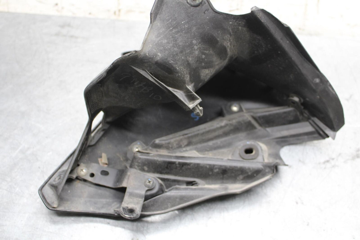17 KAWASAKI Z900 ZR900 LEFT FRONT UPPER MID SIDE FAIRING COWL PLASTIC BB549