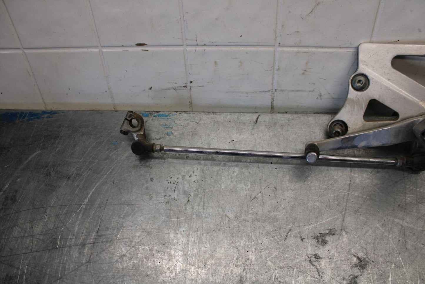 91-92 SUZUKI GSXR1100 GSXR 1100M LEFT REARSET REAR SET FOOT PEG W SHIFTER BB435