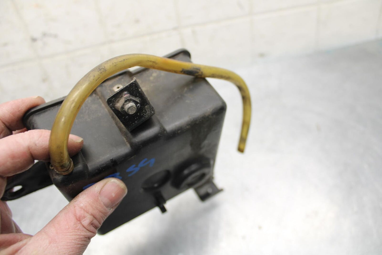 85-88 HONDA NS400R NC19 NSR400 NS400RG BATTERY BOX CLAMP STRAP BB32
