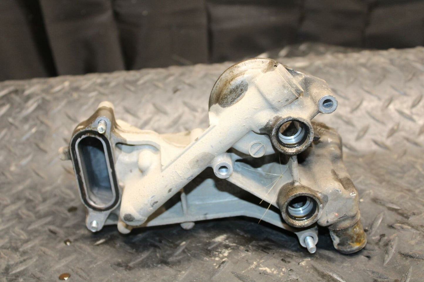 98 HONDA CBR600F3 OIL FILTER UNION MOUNT SUPPORT COOLER BB201