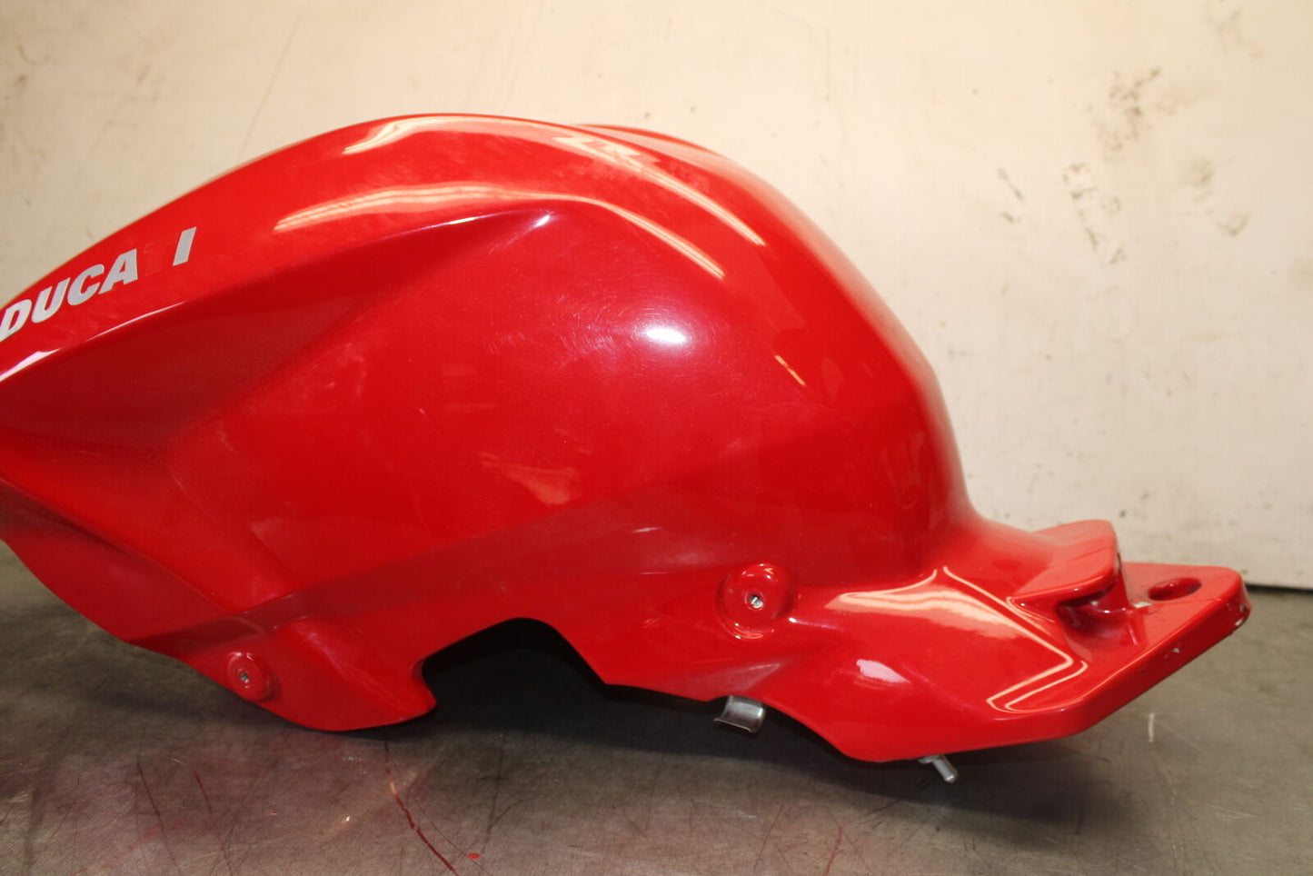 09-11 DUCATI STREETFIGHTER GAS TANK FUEL CELL PETROL RESERVOIR BB705