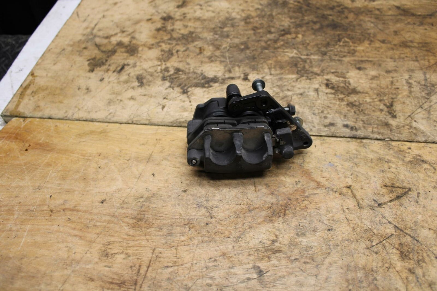 16-18 HONDA CBR500R RIGHT FRONT BRAKE CALIPER BB345