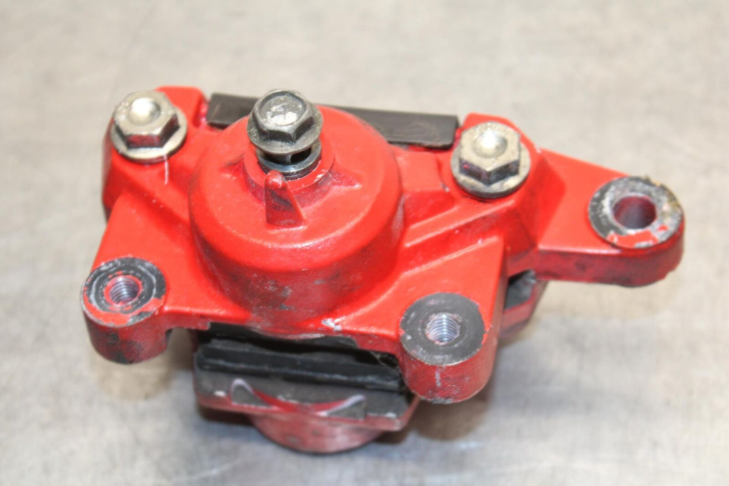 04-09 SUZUKI GS 500 FH GS500F REAR BACK BRAKE CALIPER W MOUNT BRACKET BB97