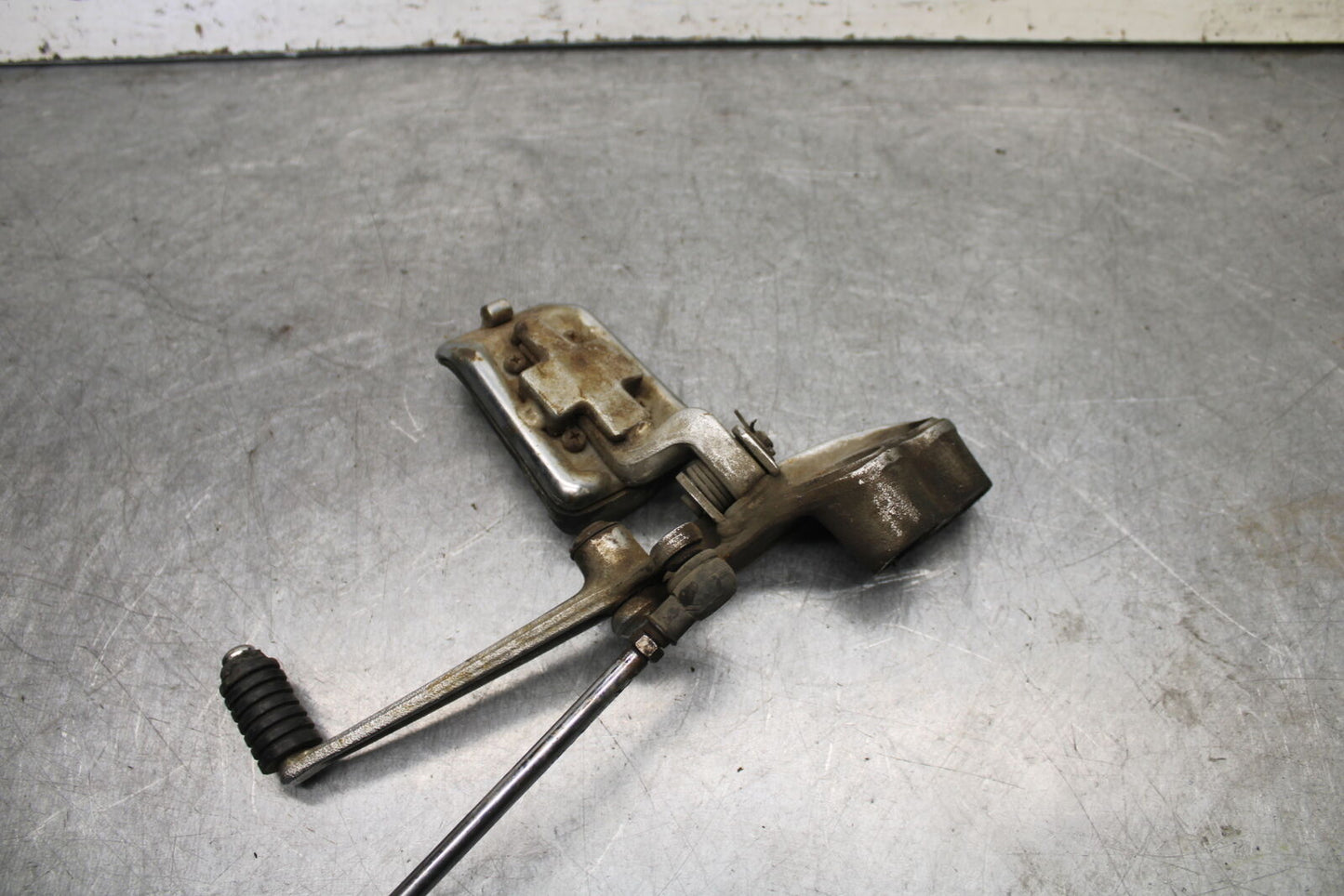 85-86 SUZUKI MADURA 1200 LEFT FRONT FOOT REST PEG STEP BB691