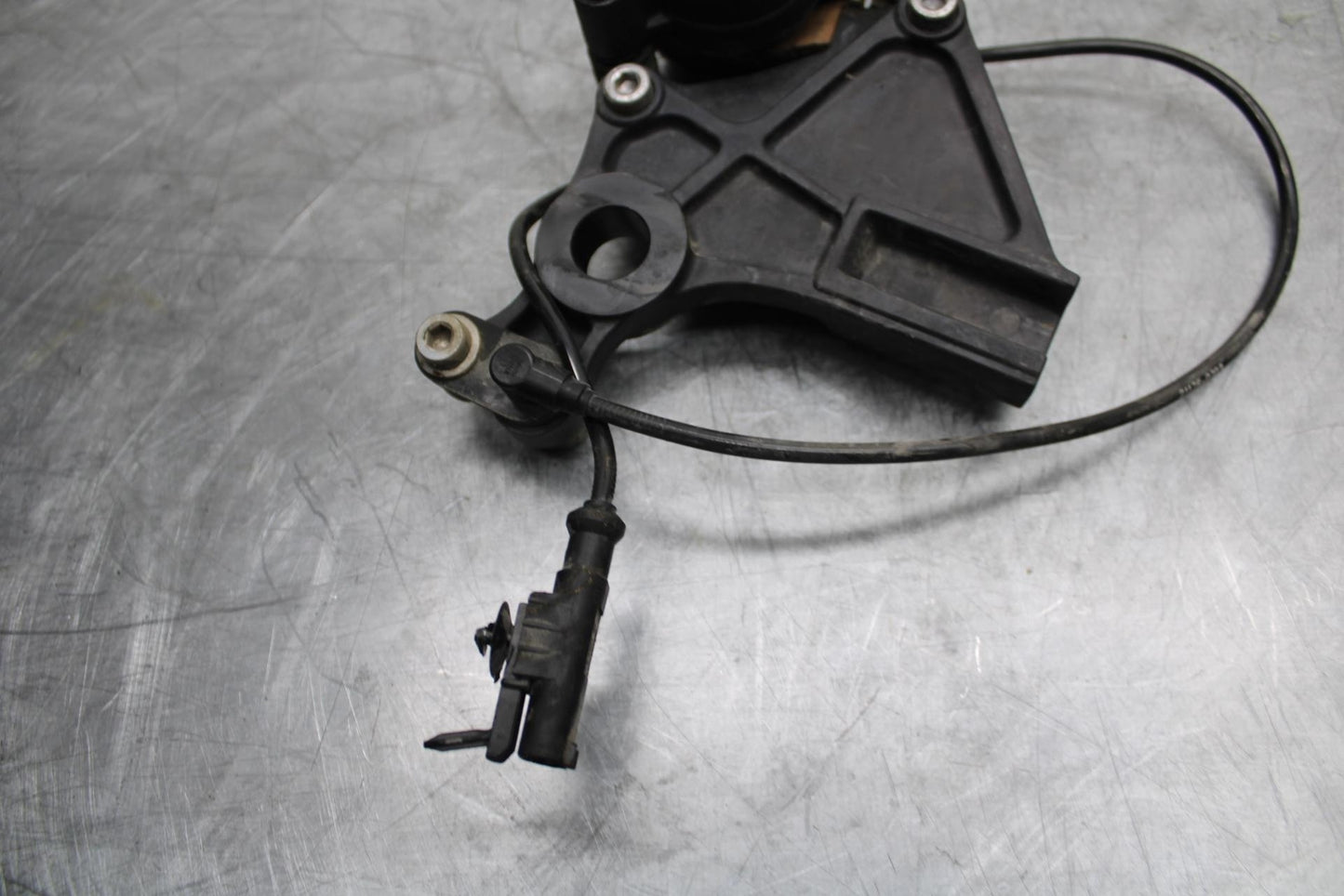 15-17 KAWASAKI EX 650 NINJA EX 650 ABS REAR BRAKE CALIPER W MOUNT BRACKET BB494