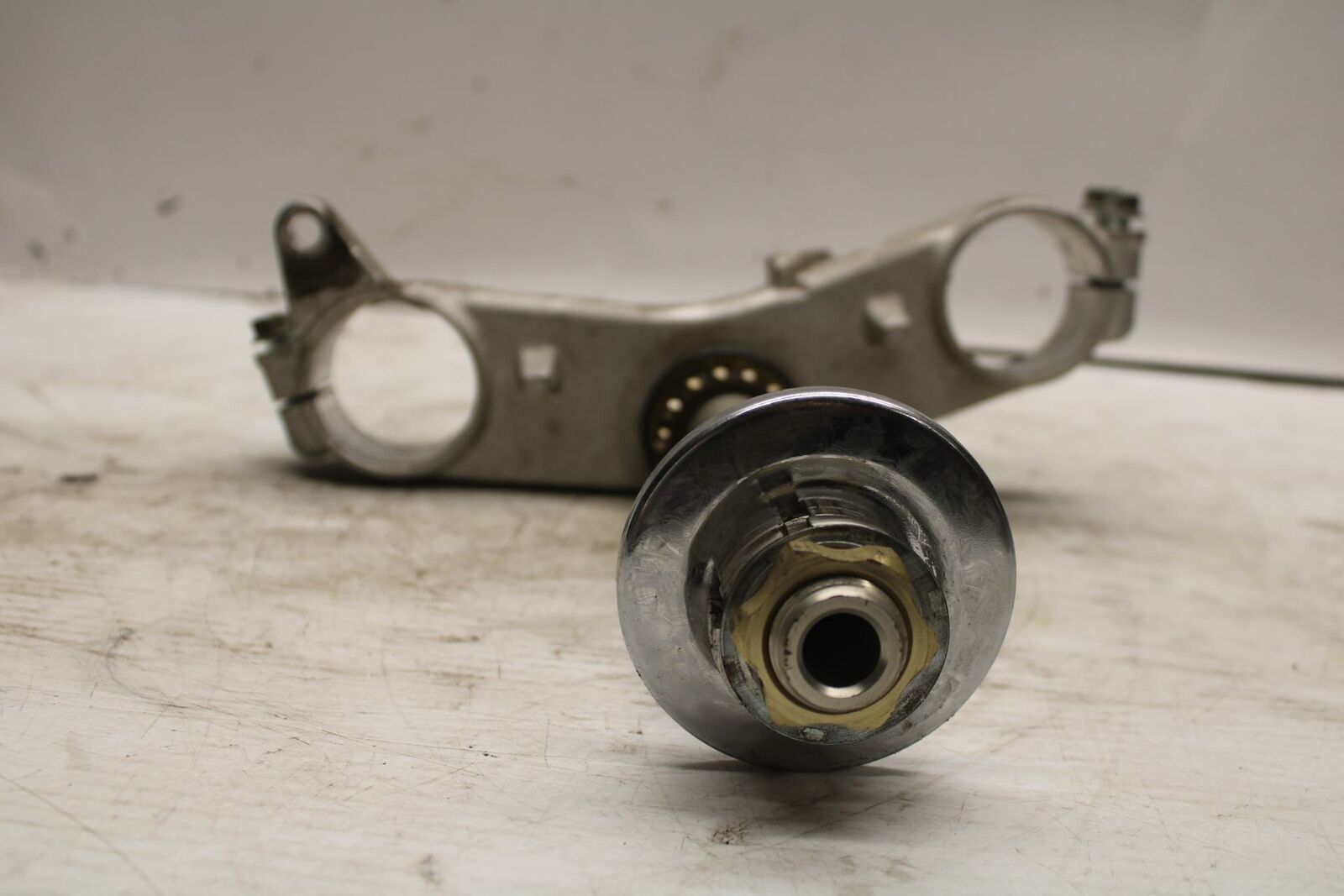 00-07 SUZUKI HAYABUSA FRONT FORKS CLAMP LOWER TRIPLE TREE STEM 51410-24F30 BB281