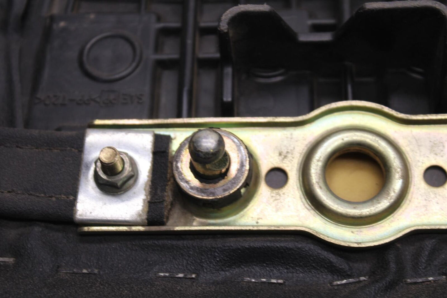 01-03 SUZUKI GSXR600 REAR BACK PASSENGER TANDEM SEAT PAD SADDLE PILLION BB621