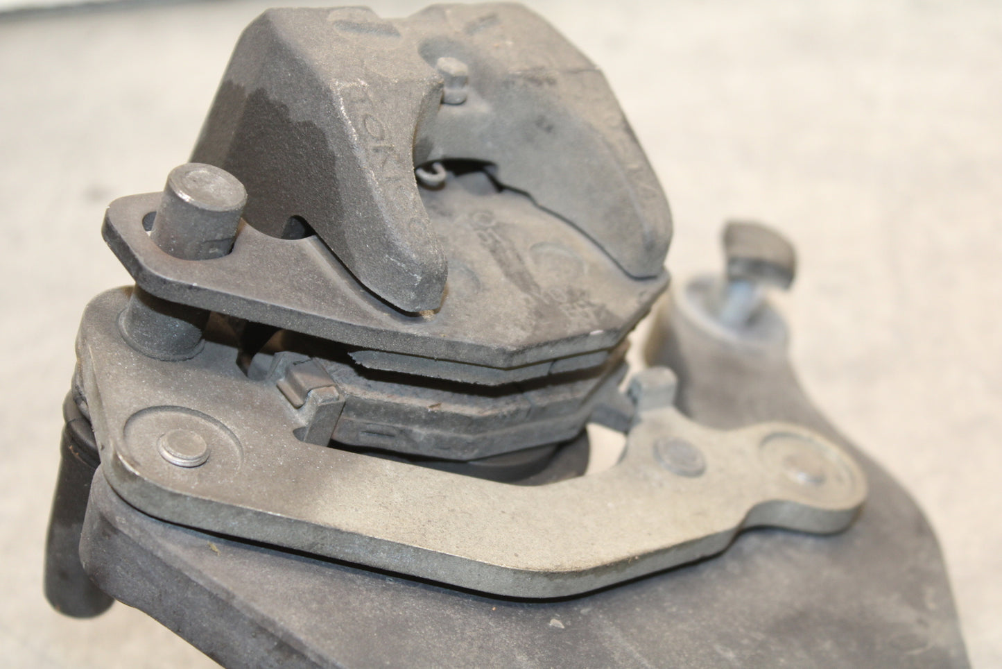 12-13 KAWASAKI Z1000 REAR BACK BRAKE CALIPER W MOUNT BRACKET BB743