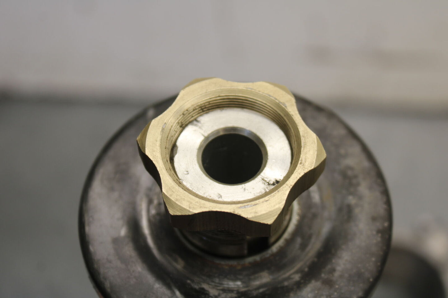 05-06 SUZUKI GSXR1000 FRONT FORKS CLAMP LOWER TRIPLE TREE STEM 51410-41G00 BB677