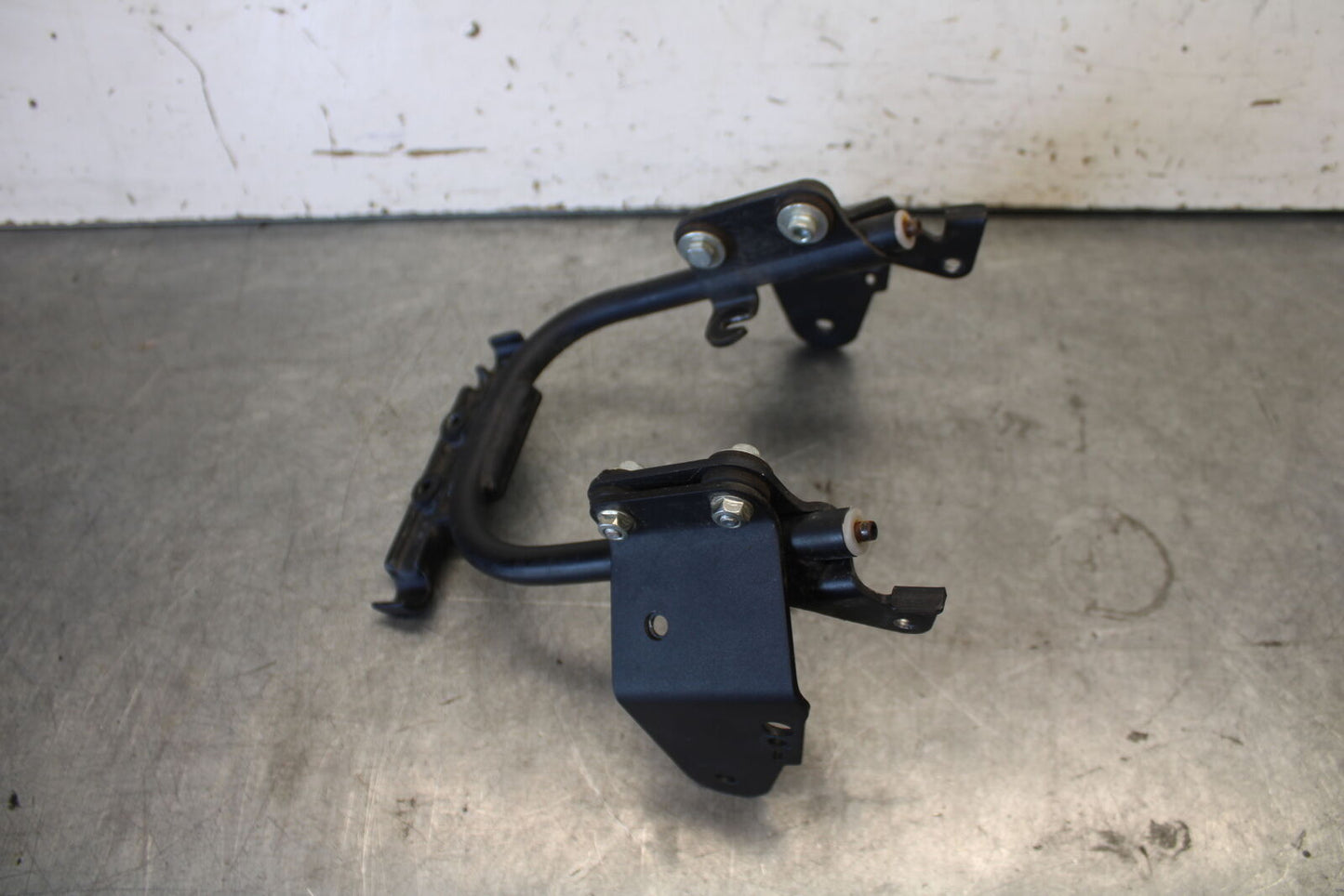 06-07 DUCATI MONSTER 695 REAR BACK TAIL LIGHT MOUNT BRACKET BB674
