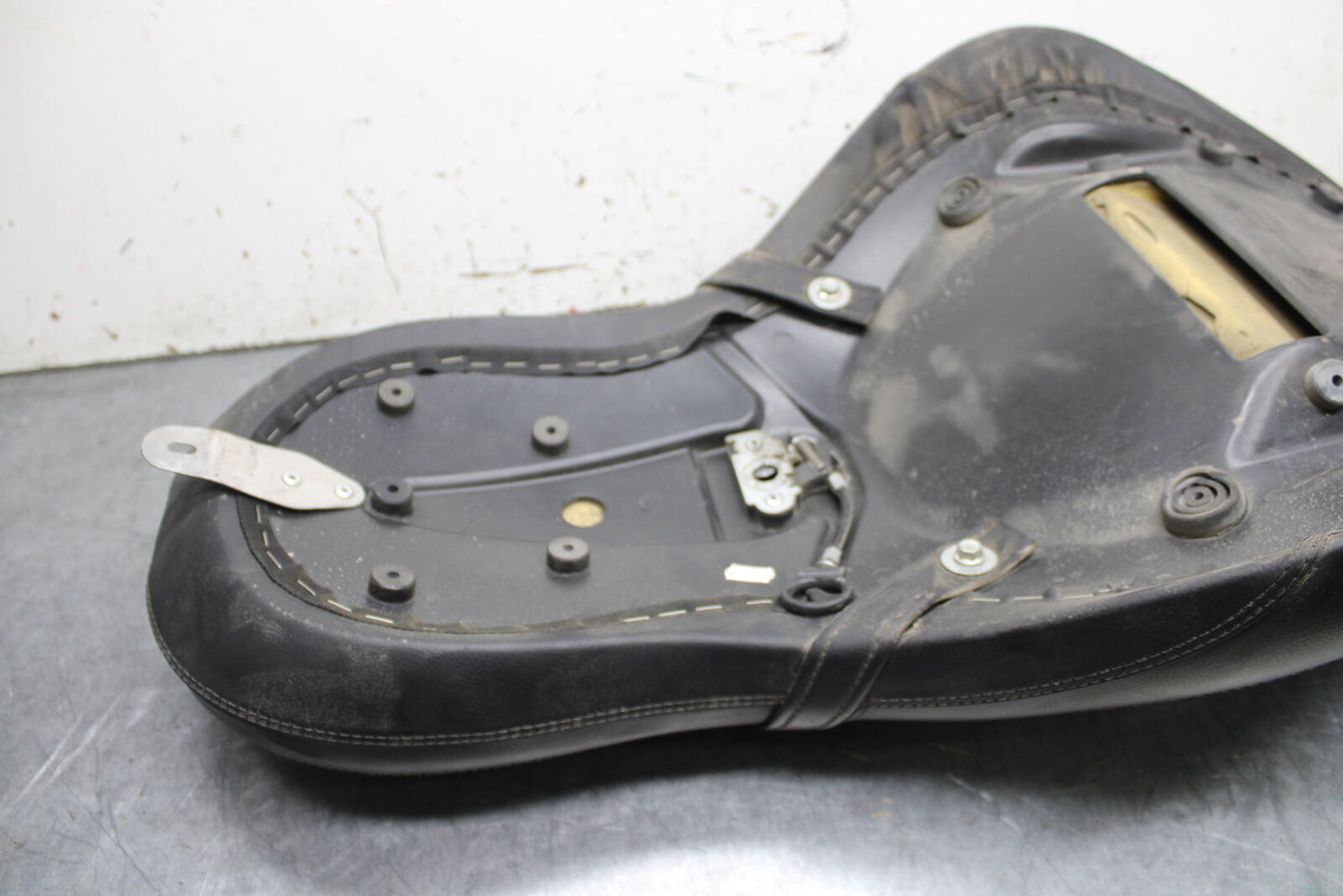14-16 TRIUMPH AMERICA LT FRONT DRIVERS SEAT BB720