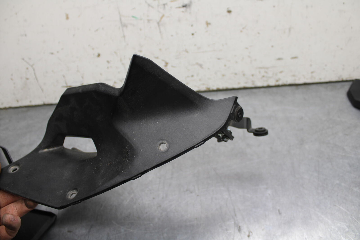 19-22 KAWASAKI Z400 RIGHT LEFT INNER FAIRINGS COWLS PANELS TRIMS BB738