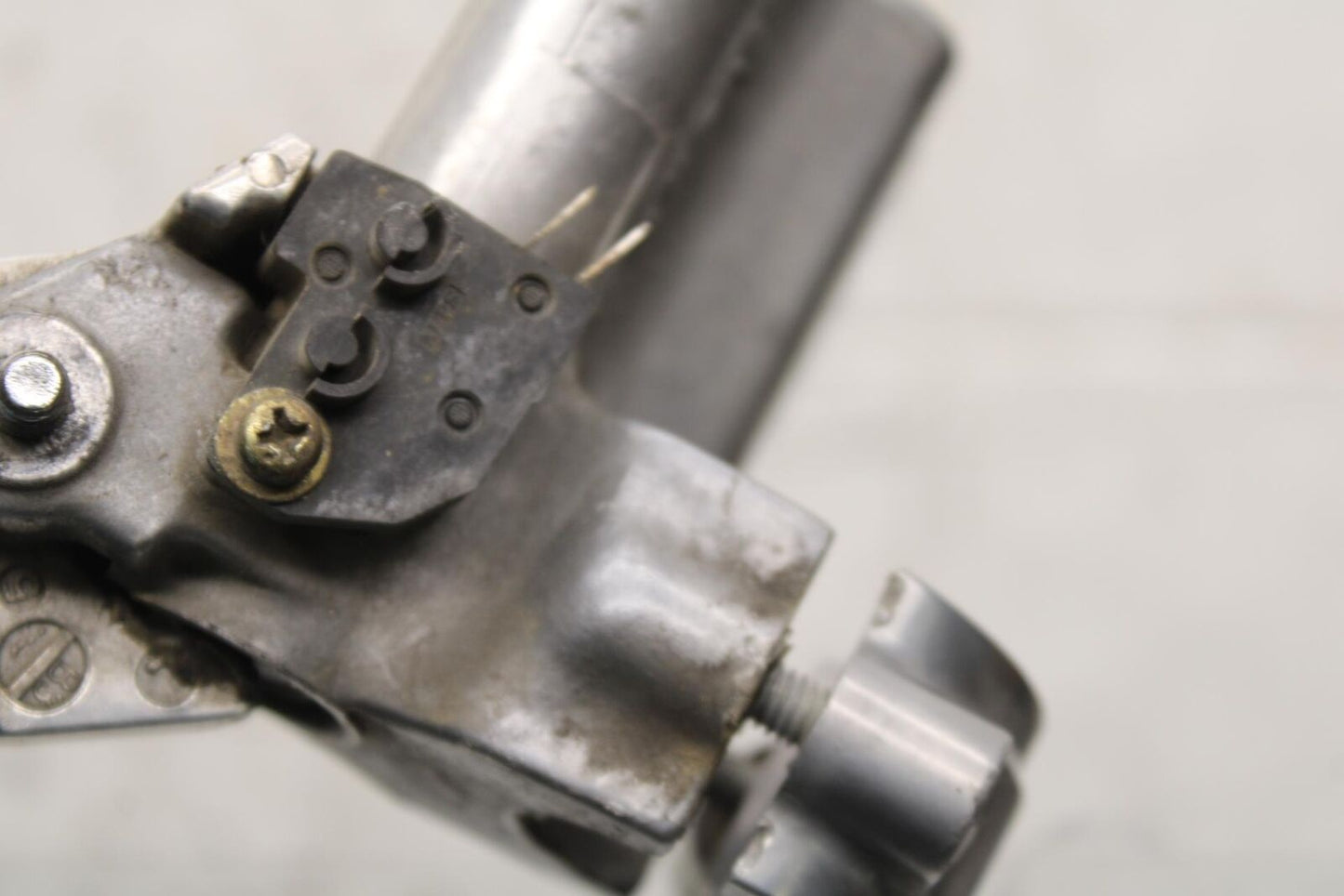 2004 Suzuki Intruder 1500 VL1500 FRONT BRAKE MASTER CYLINDER 59600-10F20 BB573
