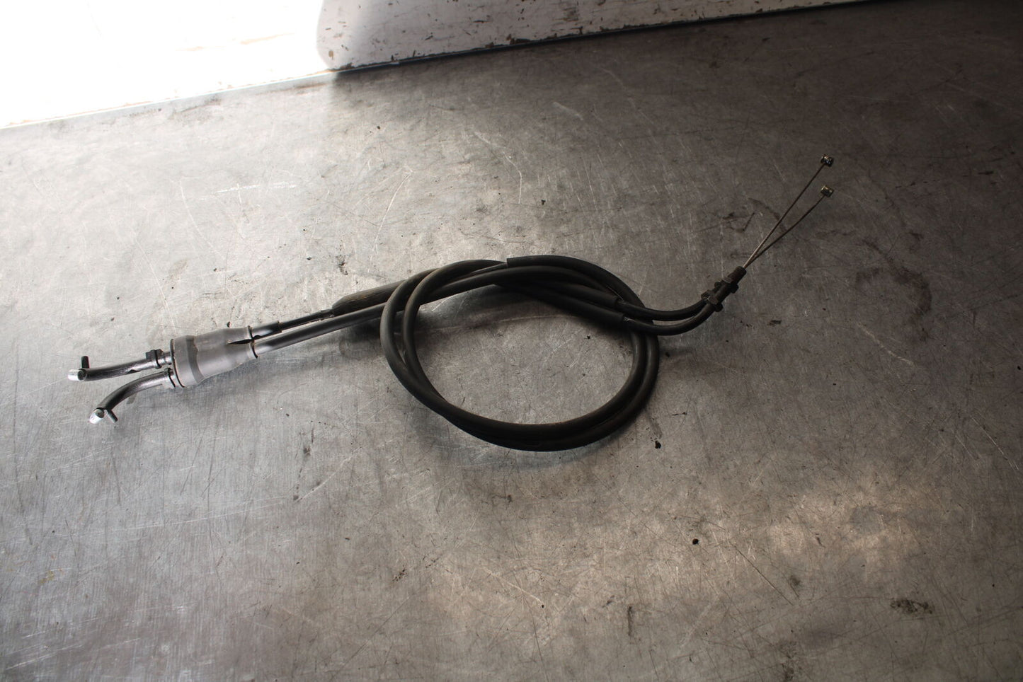 07-08 TRIUMPH DAYTONA 675 THROTTLE CABLES LINES BB685