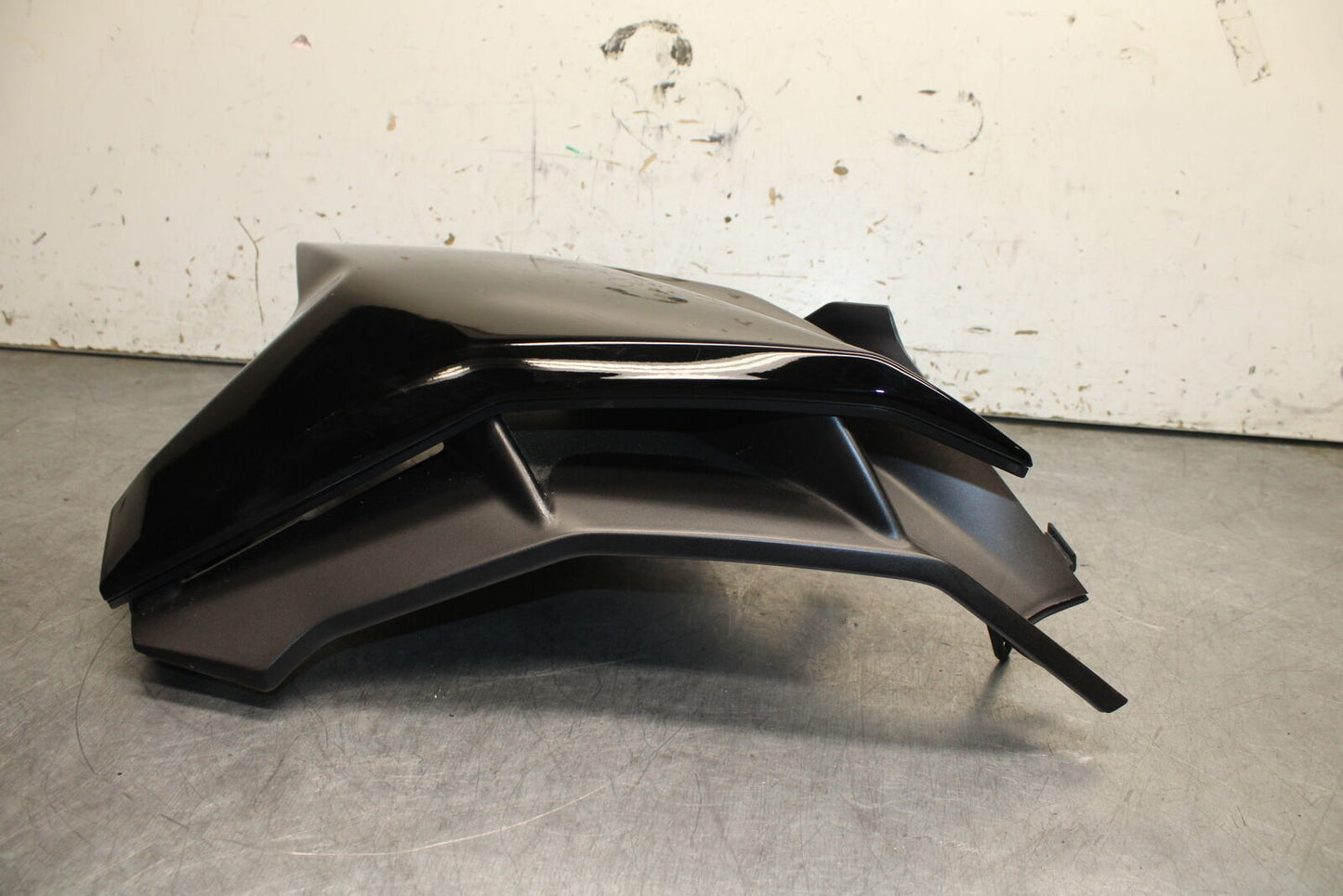 21-24 APRILIA TUONO 660 FACTORY RIGHT FRONT UPPER MID SIDE FAIRING PLASTIC BB733
