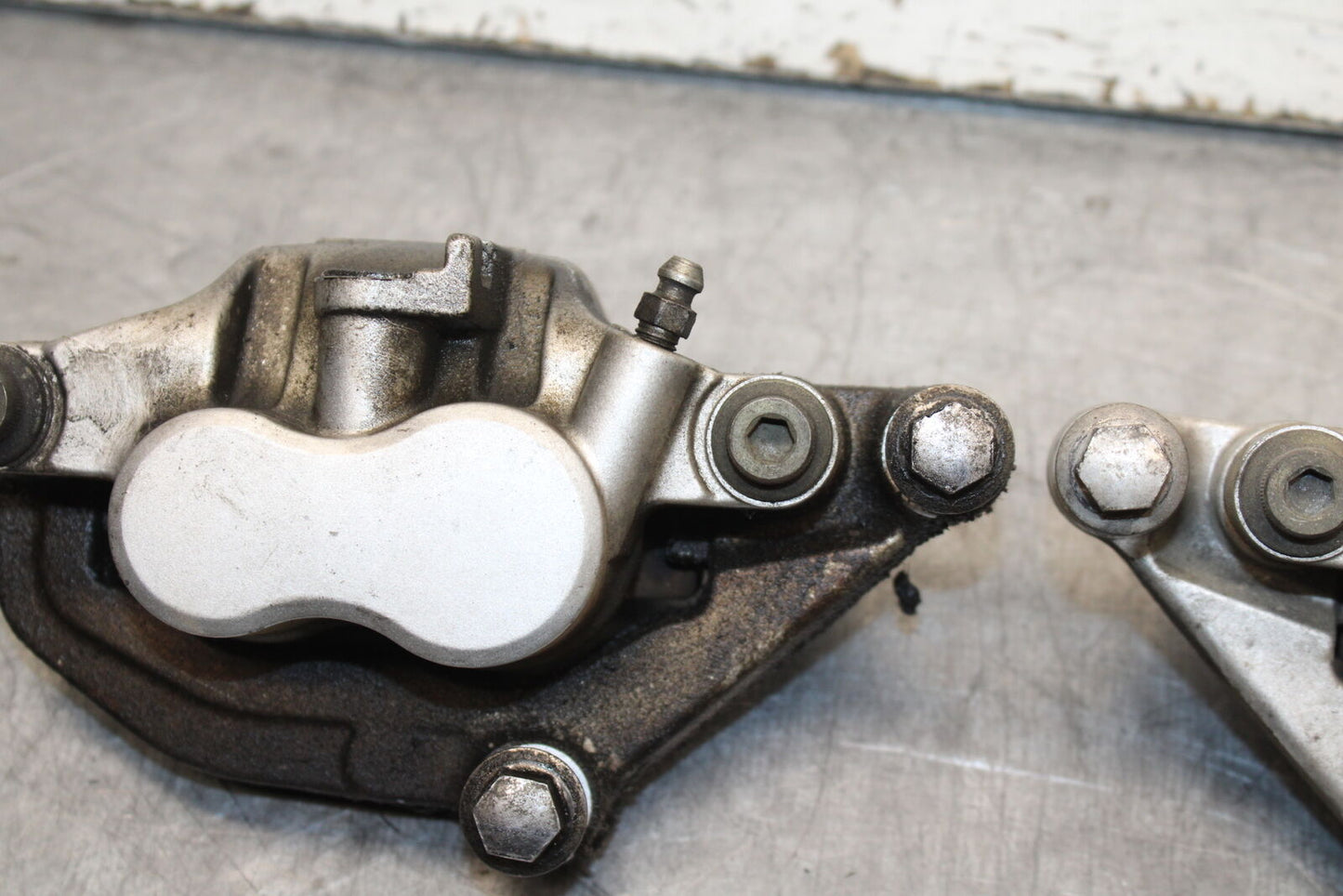 99-00 YAMAHA V STAR 1100 RIGHT LEFT FRONT BRAKE CALIPER SET PAIR CALIPERS BB711
