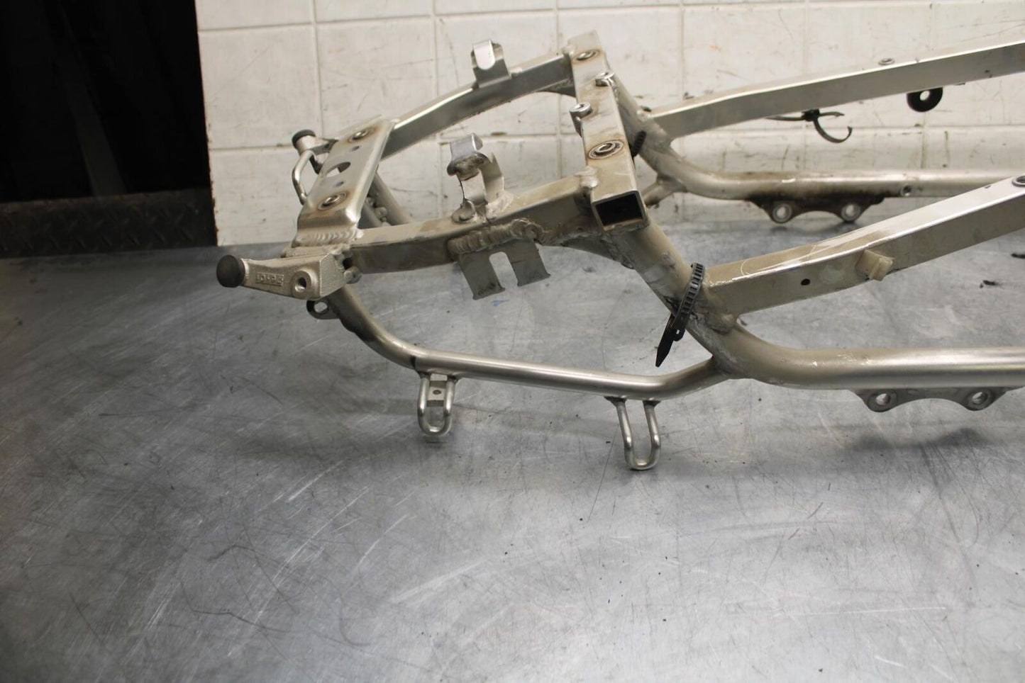 1998 Suzuki TL1000S REAR BACK TAIL SUBFRAME SUB FRAME BB508
