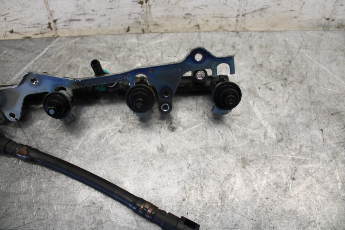 2009 Honda CBR600RR SECONDARY FUEL INJECTORS TOP AIRBOX GAS RAIL BB536