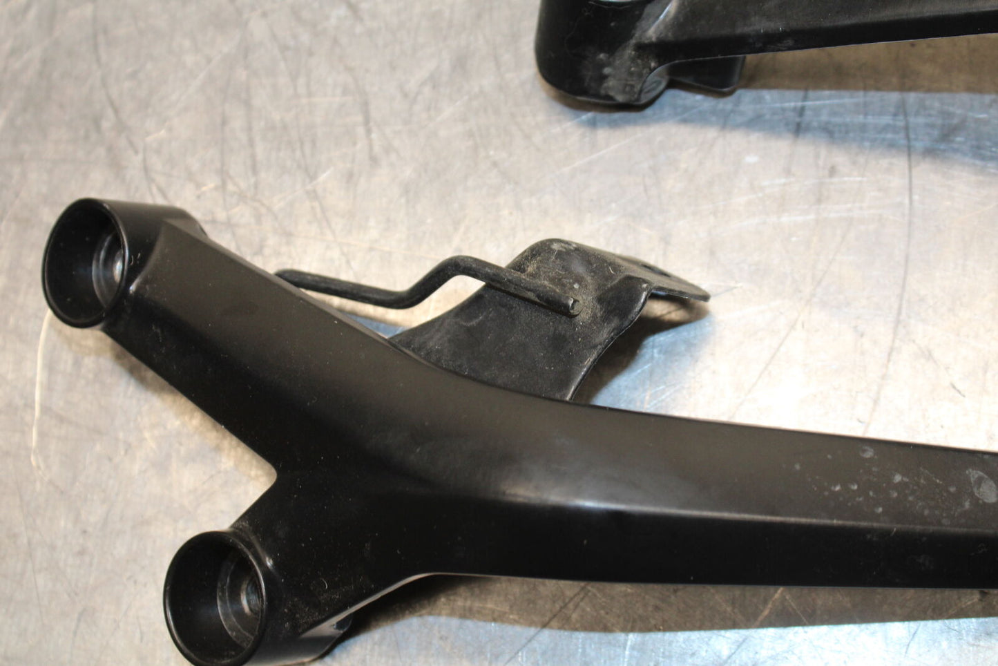 17-24 KTM 390 DUKE ENGINE MOTOR MOUNT STAY BRACKETS BB734