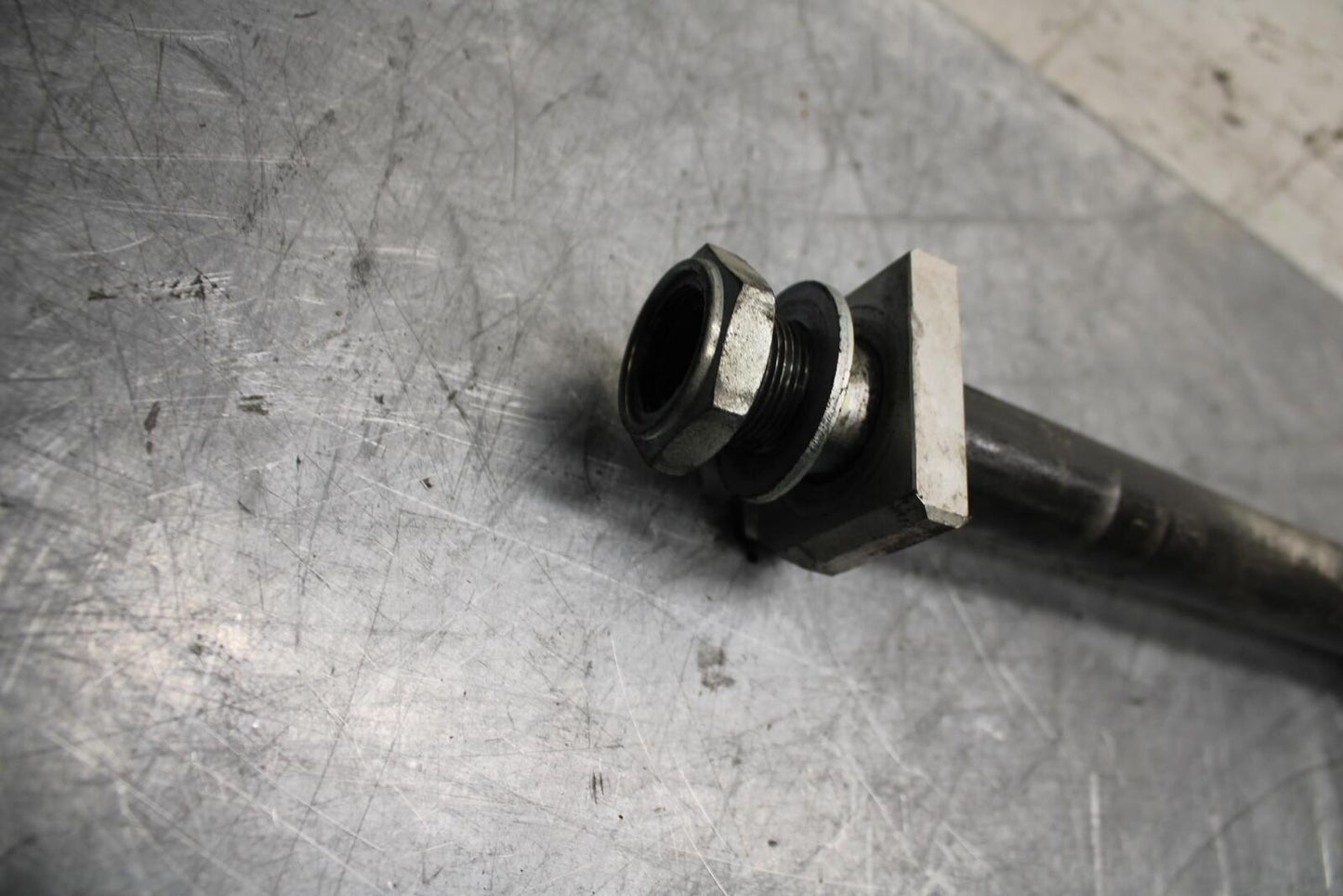 08-10 SUZUKI GSXR750 REAR AXLE BACK WHEEL RIM PIVOT BOLT AXEL 64711-49G00 bb476