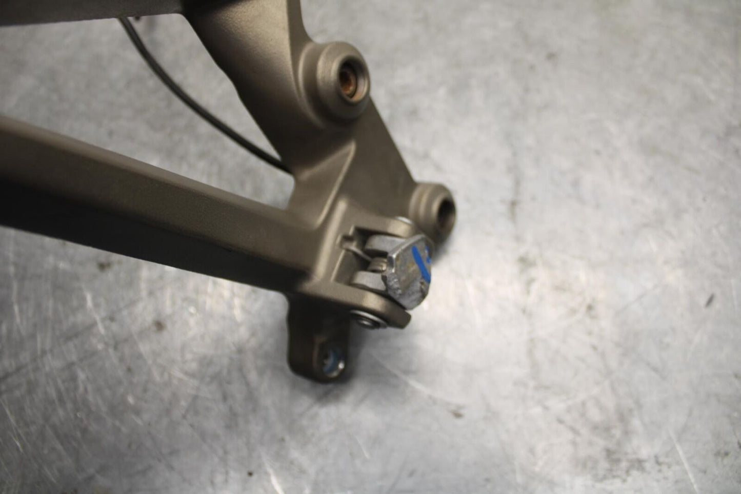 2009 Aprilia Shiver 750 SL750 RIGHT REARSET DRIVER FOOT PEG BRACKET BB506