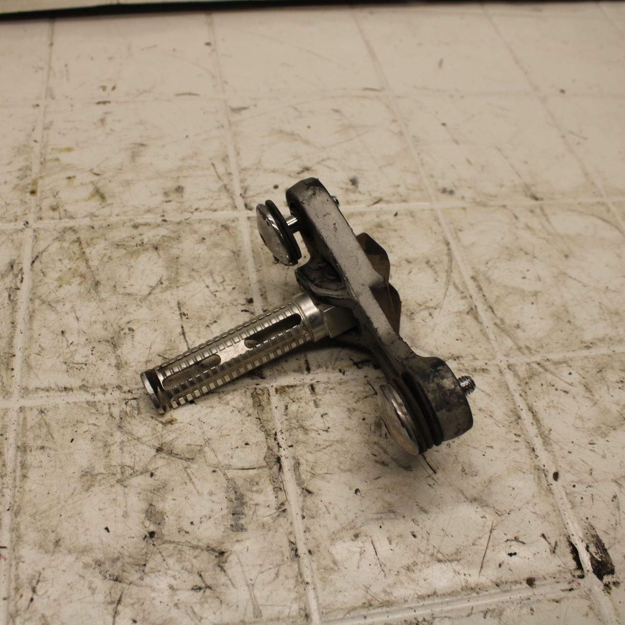 93 SUZUKI KATANA 600 GSX600F LEFT REARSET REAR SET DRIVER FOOT PEG REST BB400