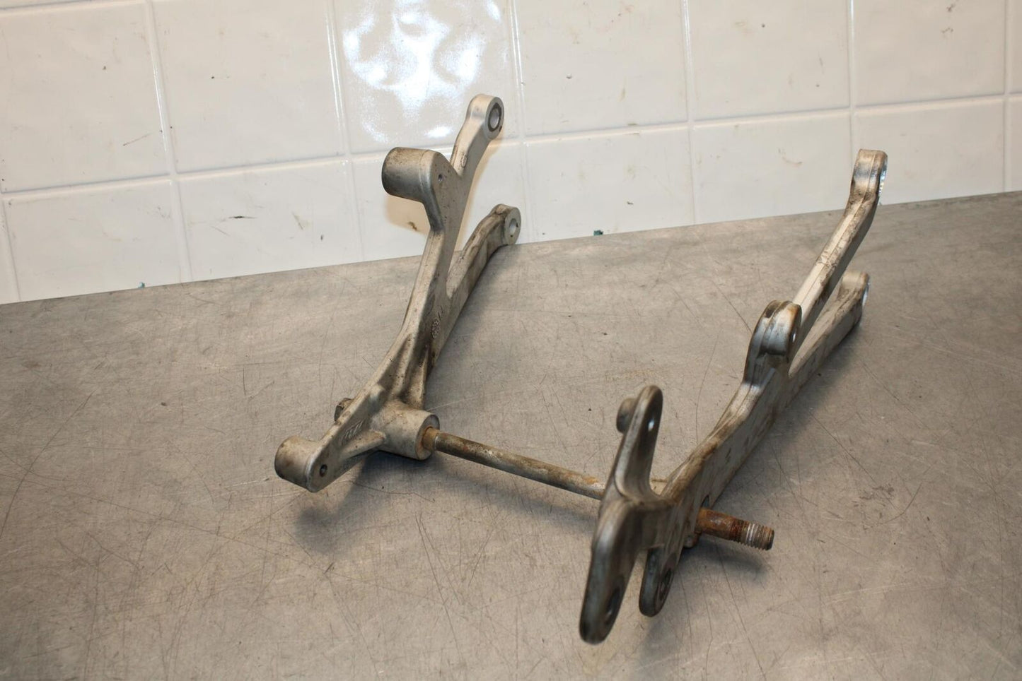 07-11 KTM 990 SUPER DUKE ENGINE MOUNT MOTOR BRACKET BB578