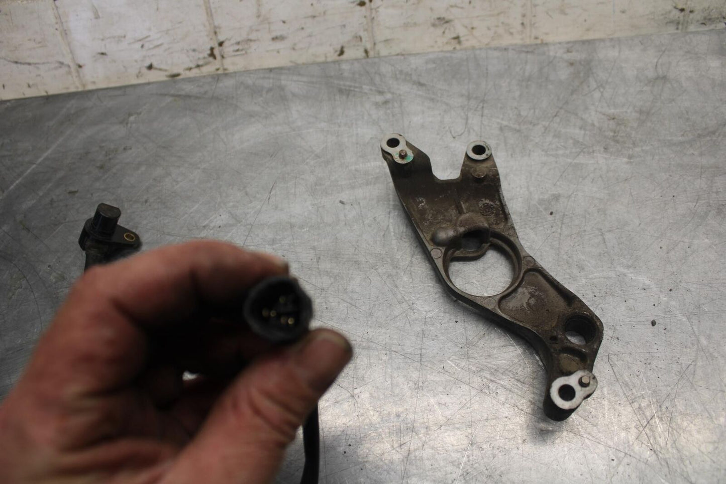 2015 Kawasaki Ninja 300 EX300B ABS SPEED SPEEDOMETER SENSOR 21176-0065 BB518