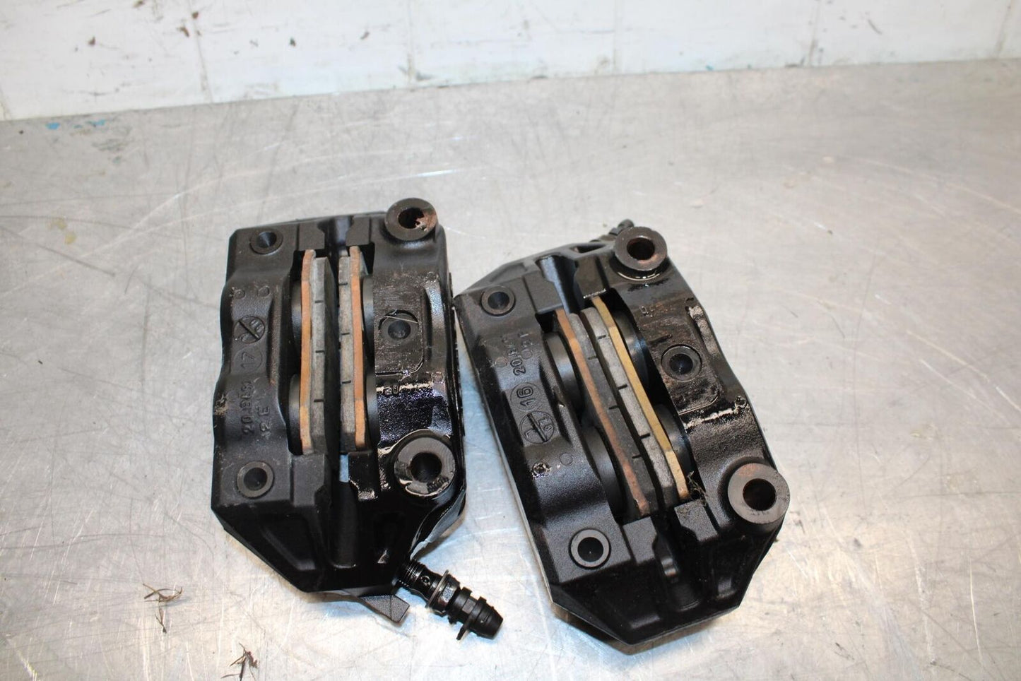 17-21 TRIUMPH STREET TRIPPLE R ABS BREMBO FRONT BRAKE CALIPER SET PAIR bb452