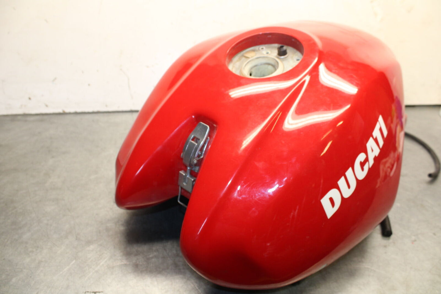 06-07 DUCATI MONSTER 695 GAS TANK FUEL CELL PETROL RESERVOIR BB674
