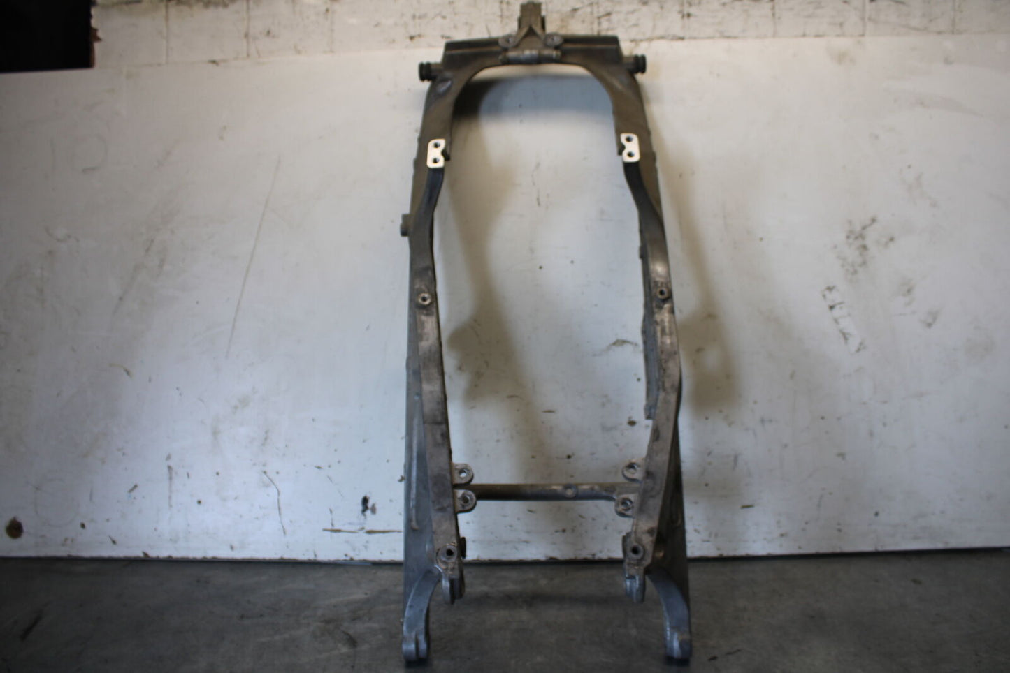 03-04 HONDA CBR600RR REAR SUBFRAME BACK SUB FRAME 50200-MEE-000 BB661