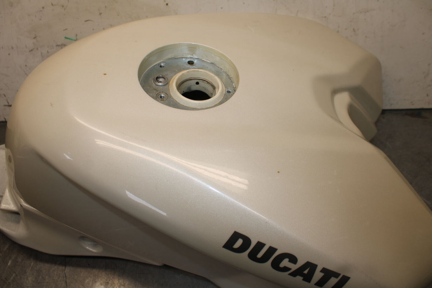 12-13 DUCATI STREETFIGHTER 848 GAS TANK FUEL CELL PETROL RESERVOIR BB705