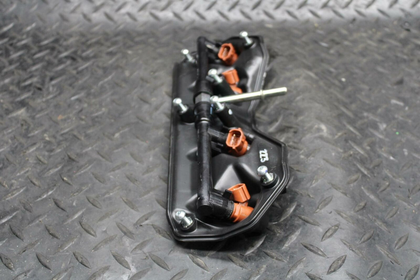 09-14 YAMAHA YZF R1 SECONDARY FUEL INJECTORS TOP AIRBOX GAS RAIL BB196