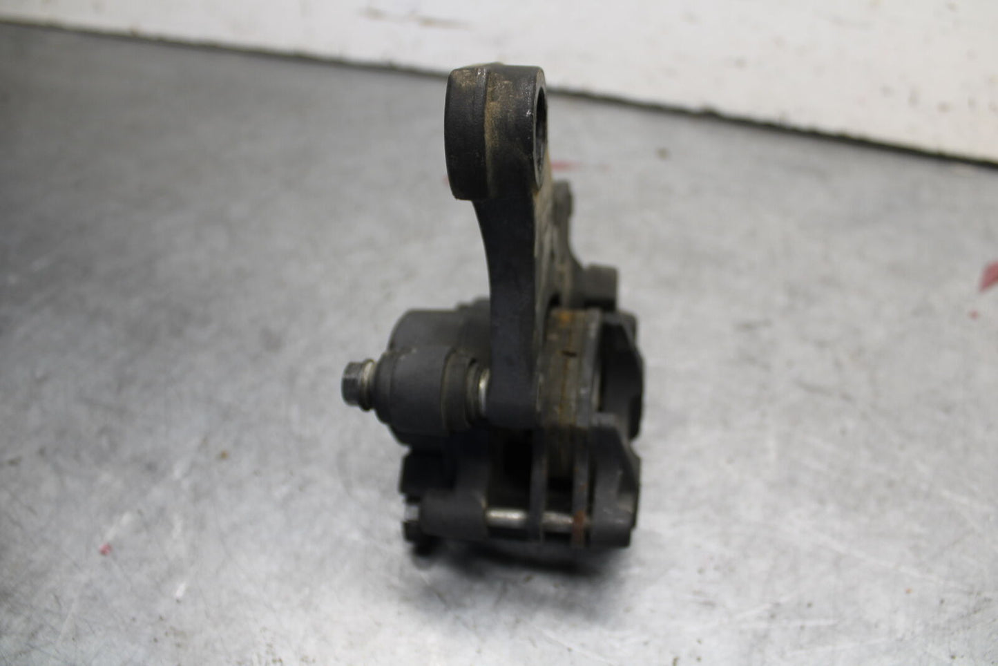 09-11 TRIUMPH DAYTONA 675 REAR BACK BRAKE CALIPER W MOUNT BRACKET BB652