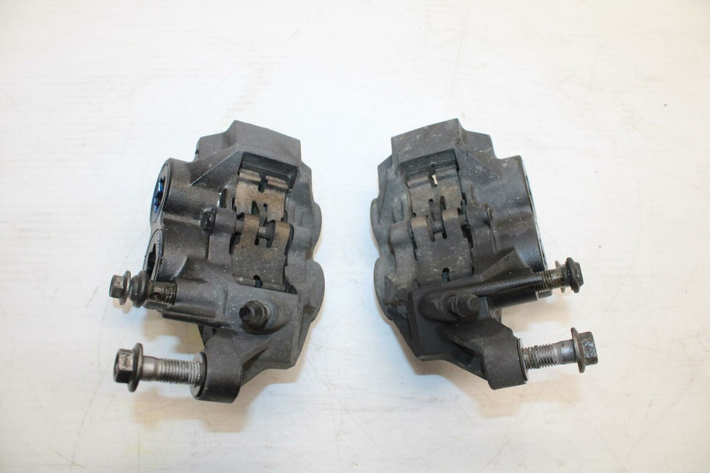 01-06 YAMAHA YZF R6S RIGHT LEFT FRONT BRAKE CALIPER SET PAIR CALIPERS BB282