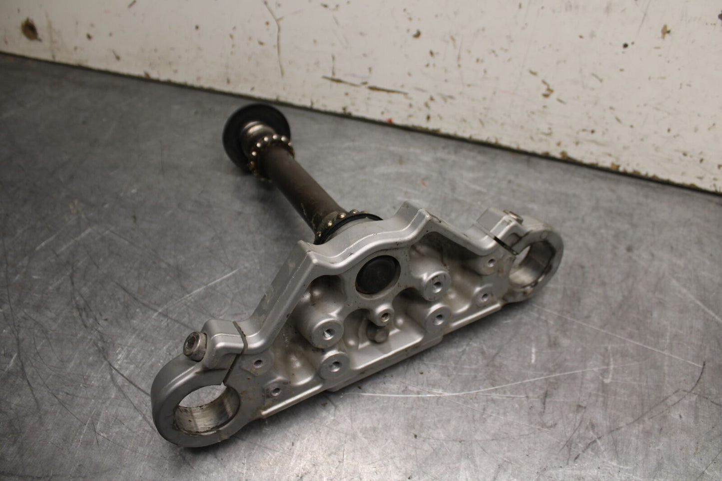 14-16 TRIUMPH AMERICA LT FRONT FORKS CLAMP LOWER TRIPLE TREE STEM BB720