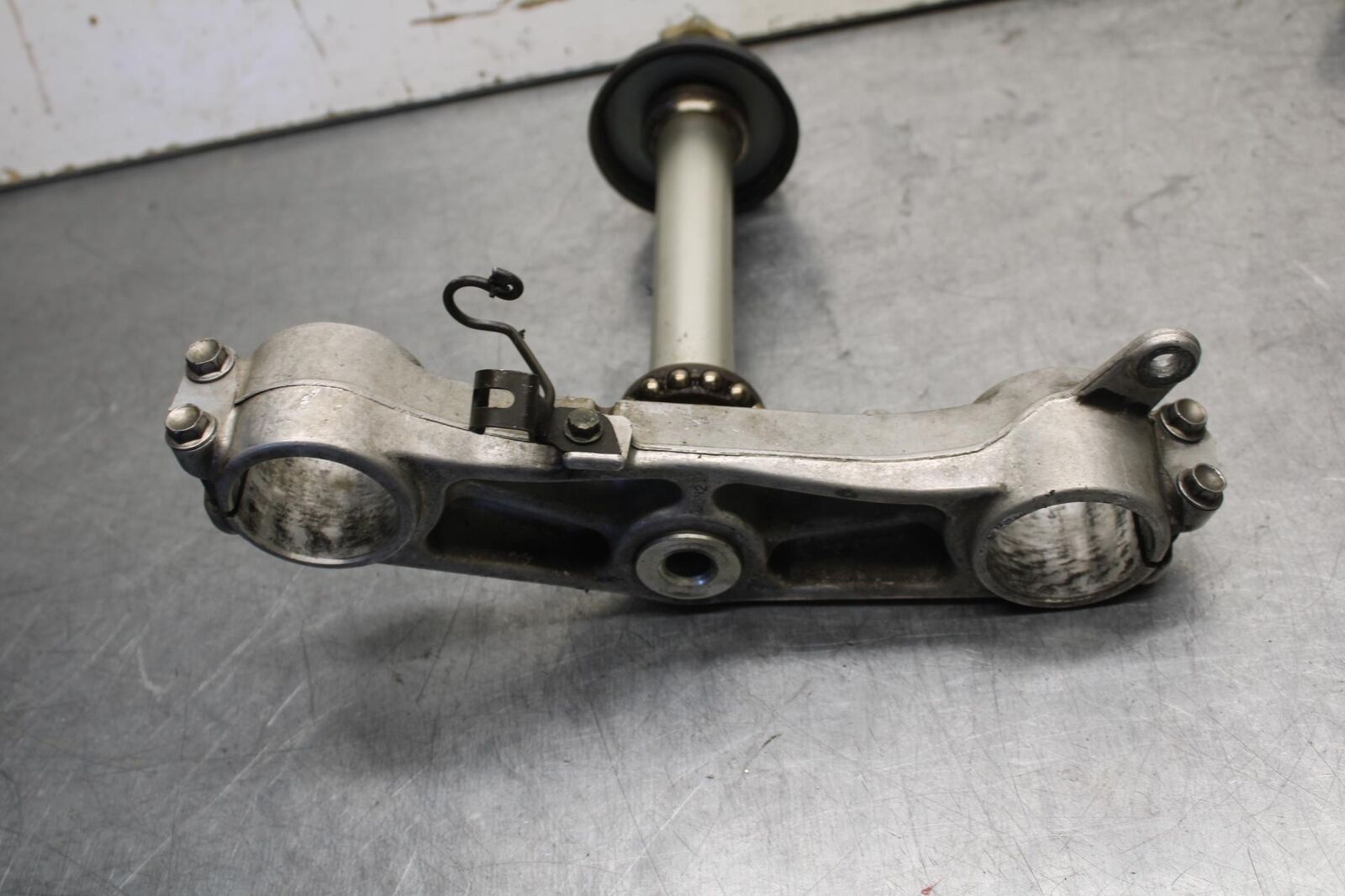 01-03 SUZUKI GSXR600 FRONT FORKS CLAMP LOWER TRIPLE TREE STEM 51410-39F00 BB639