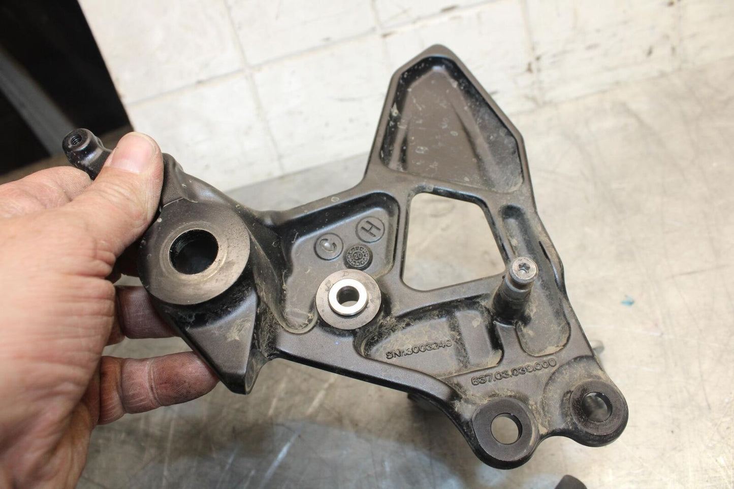 22 KTM 890 ADVENTURE RIGHT REARSET REAR SET DRIVER FOOT PEG REST STOP BB514