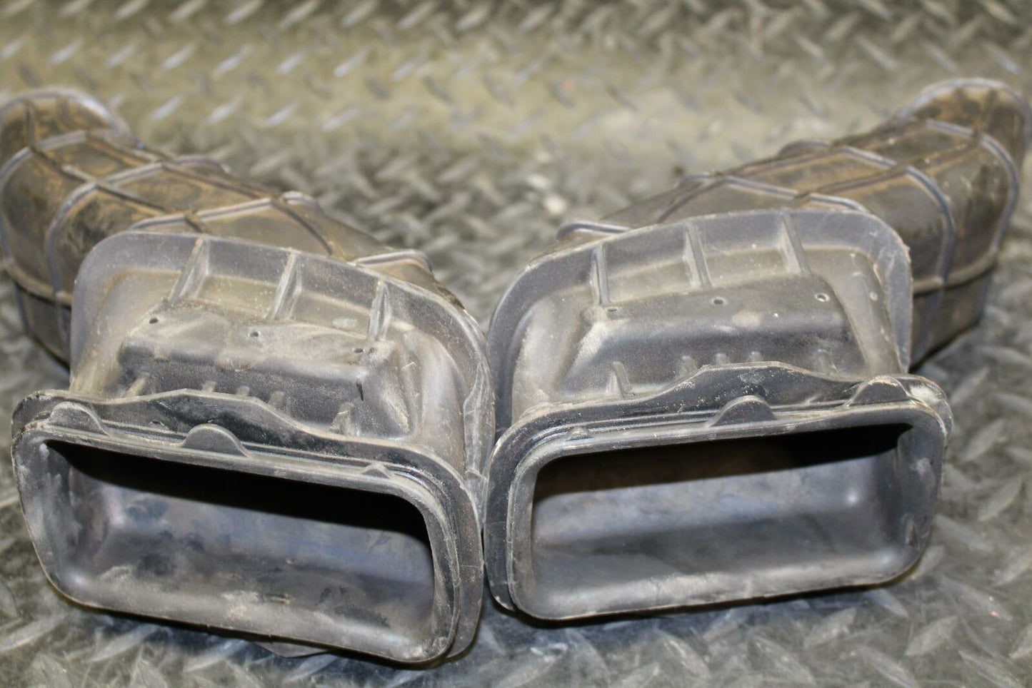 06-07 KAWASAKI NINJA ZX10R RIGHT LEFT AIR INTAKE DUCTS 14073-0093 BB186