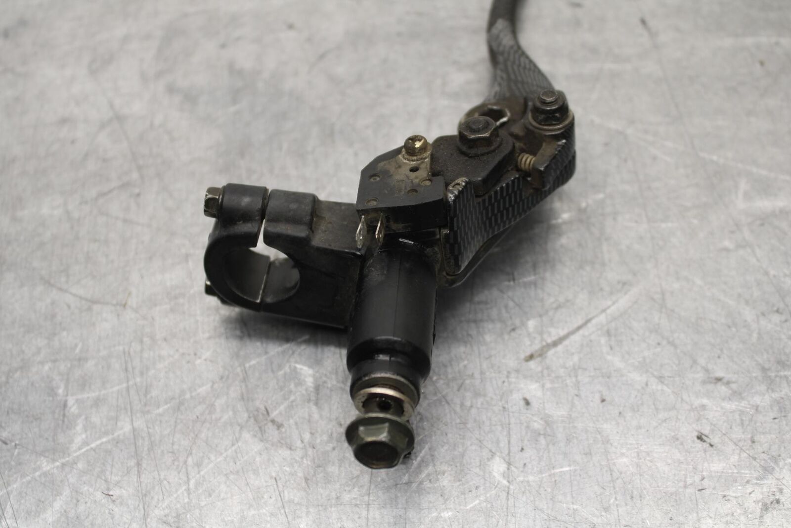 01-03 SUZUKI GSXR600 FRONT BRAKE MASTER CYLINDER w/ LEVER 57300-33E01 BB633