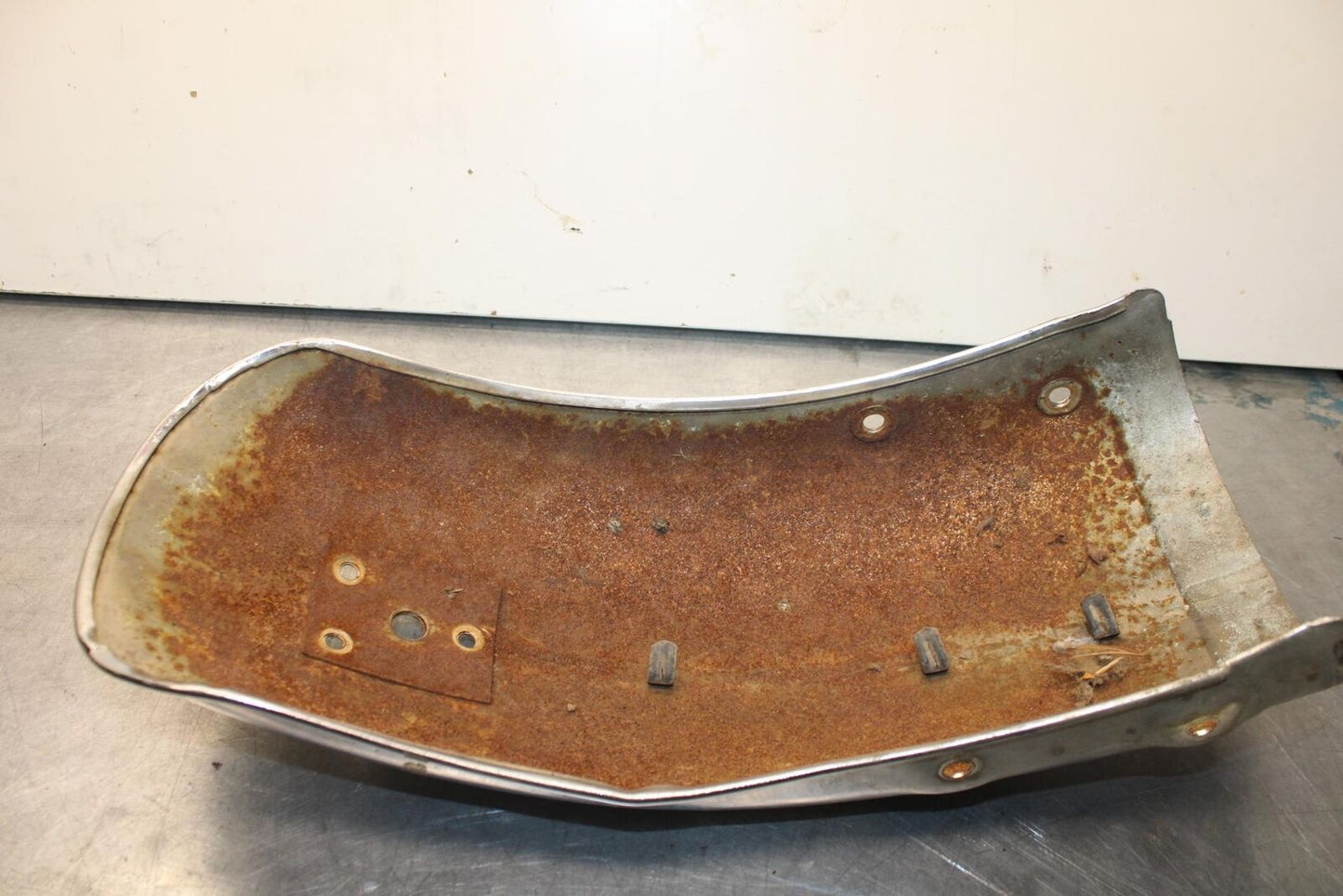 80-83 SUZUKI GS750E REAR BACK FENDER MUD GUARD BB82