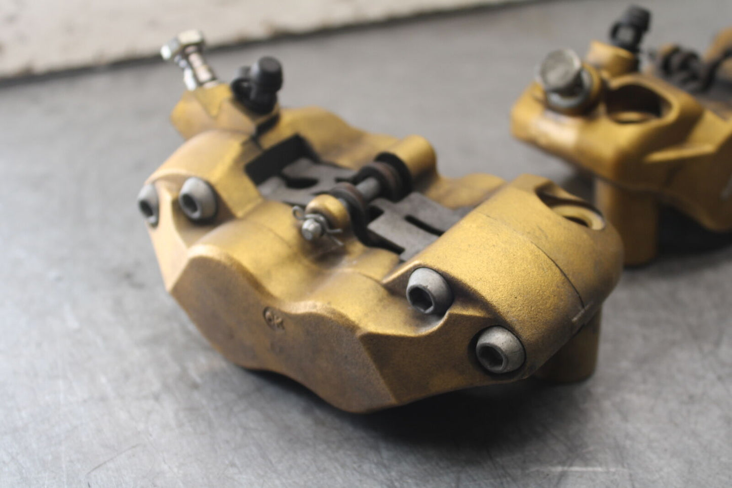 07-08 TRIUMPH DAYTONA 675 RIGHT LEFT FRONT BRAKE CALIPER SET PAIR CALIPERS BB685