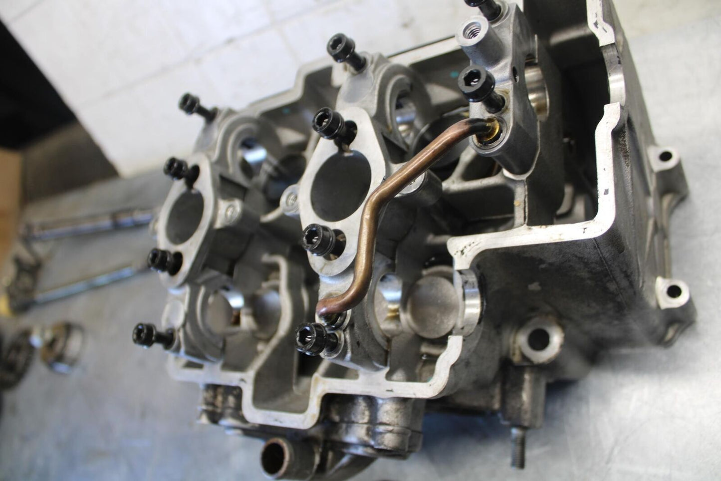2010 Aprilia RSV1000R ENGINE TOP END CYLINDER HEAD BB513