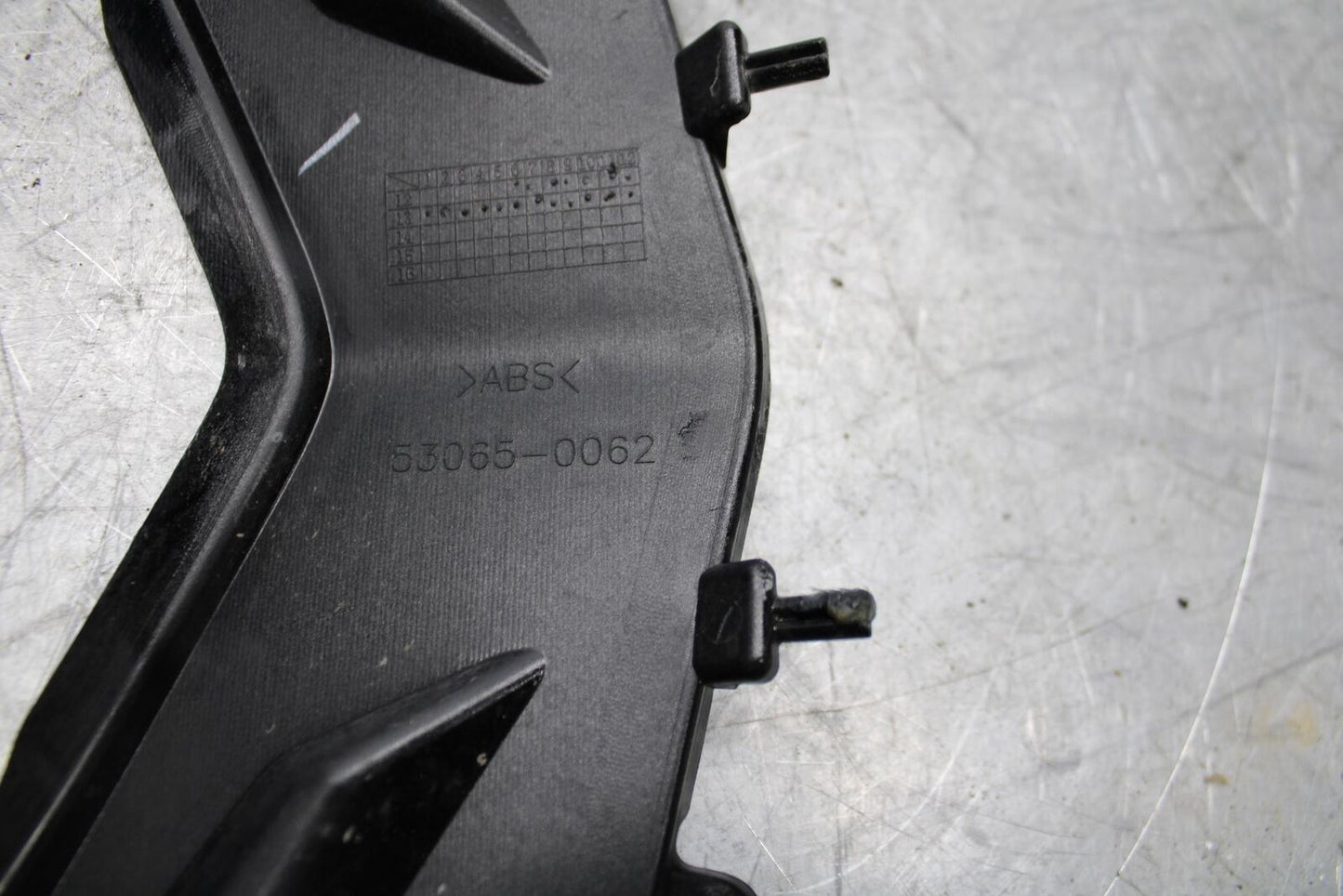 13-17 KAWASAKI NINJA 300 REAR BACK SEAT COVER TRIM FAIRING COVER BB429