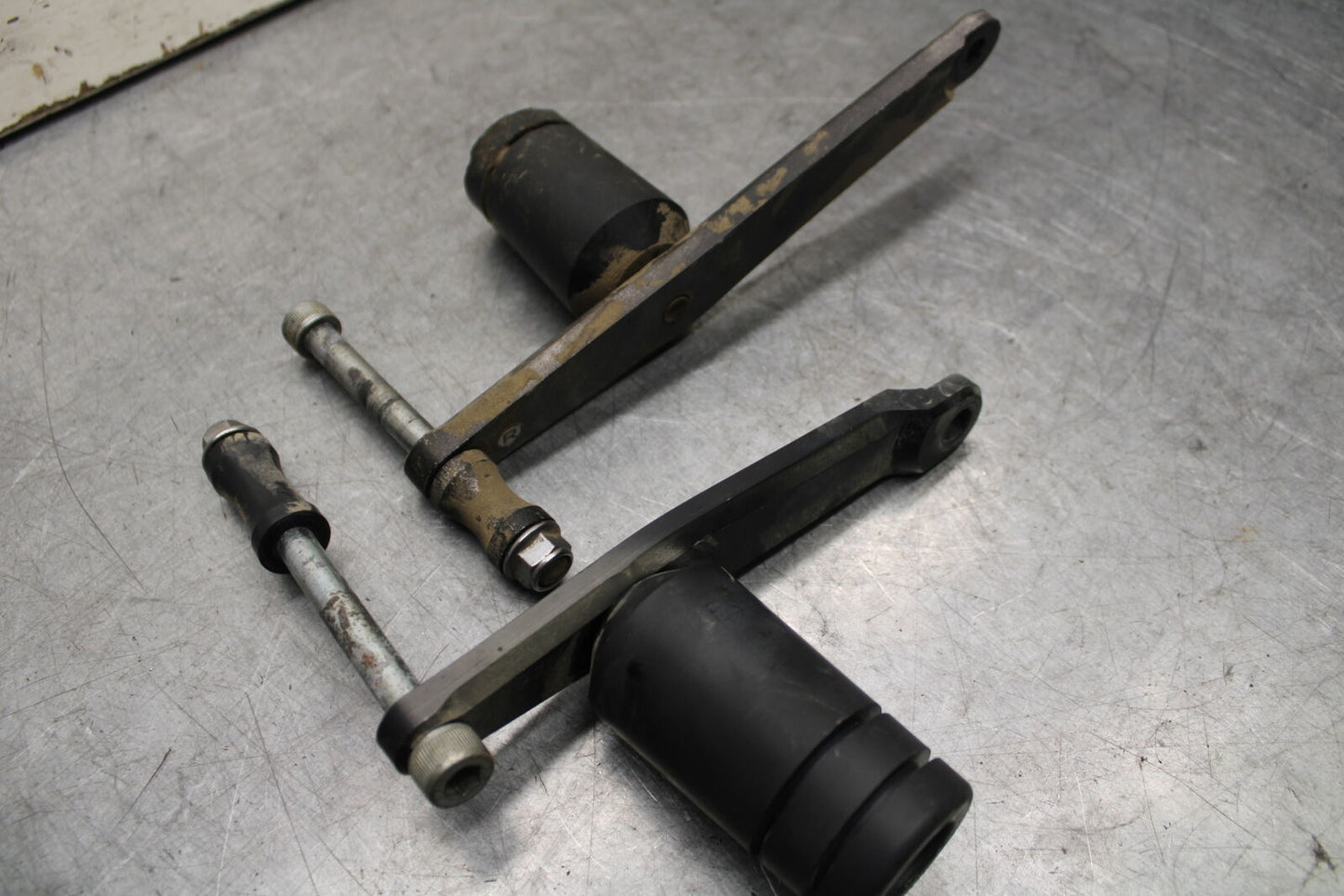 09-11 TRIUMPH DAYTONA 675 AFTERMARKET FRAME SLIDERS SET BB652