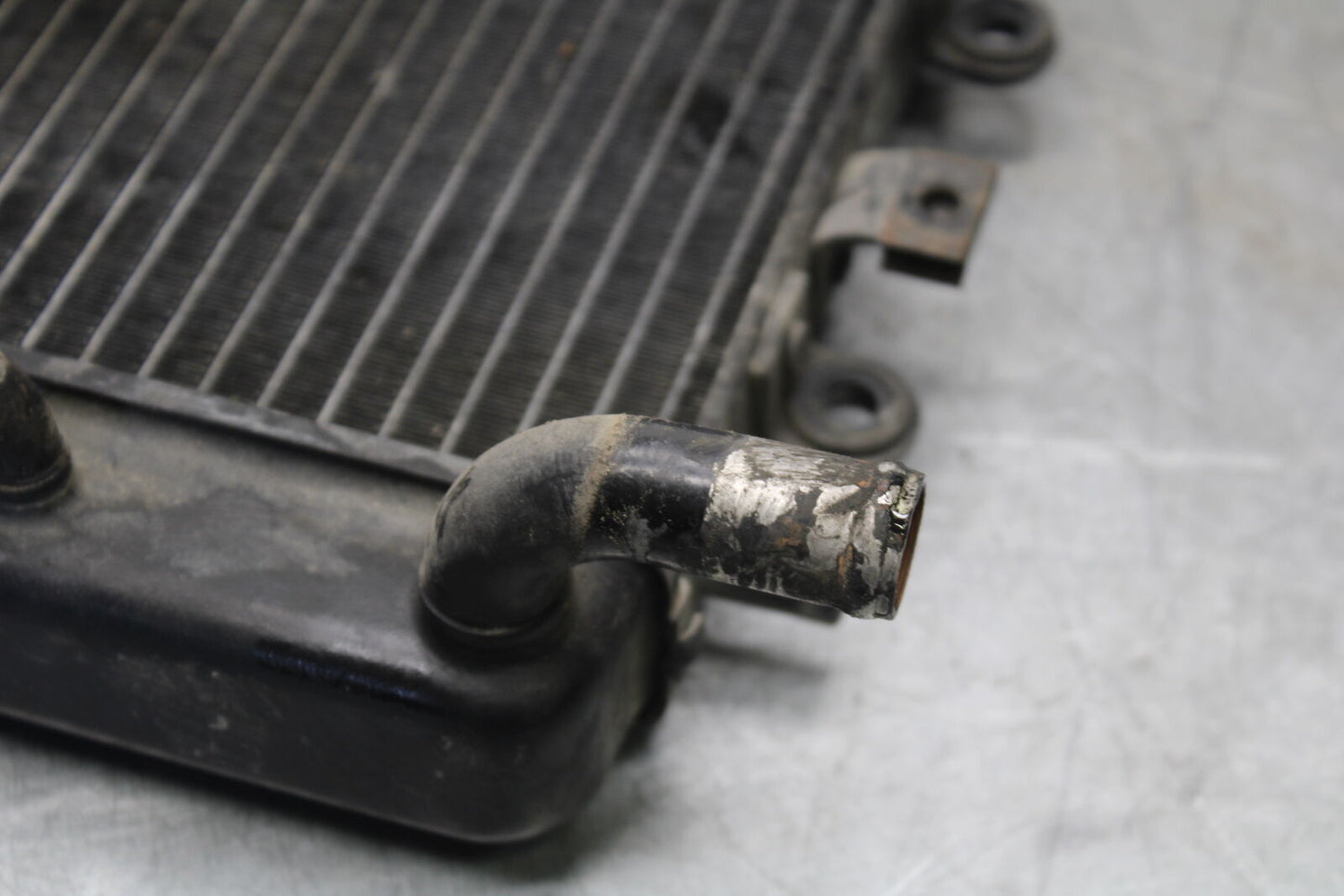 01-06 TRIUMPH TIGER 955I ENGINE RADIATOR MOTOR COOLER COOLING RADIATER BB693