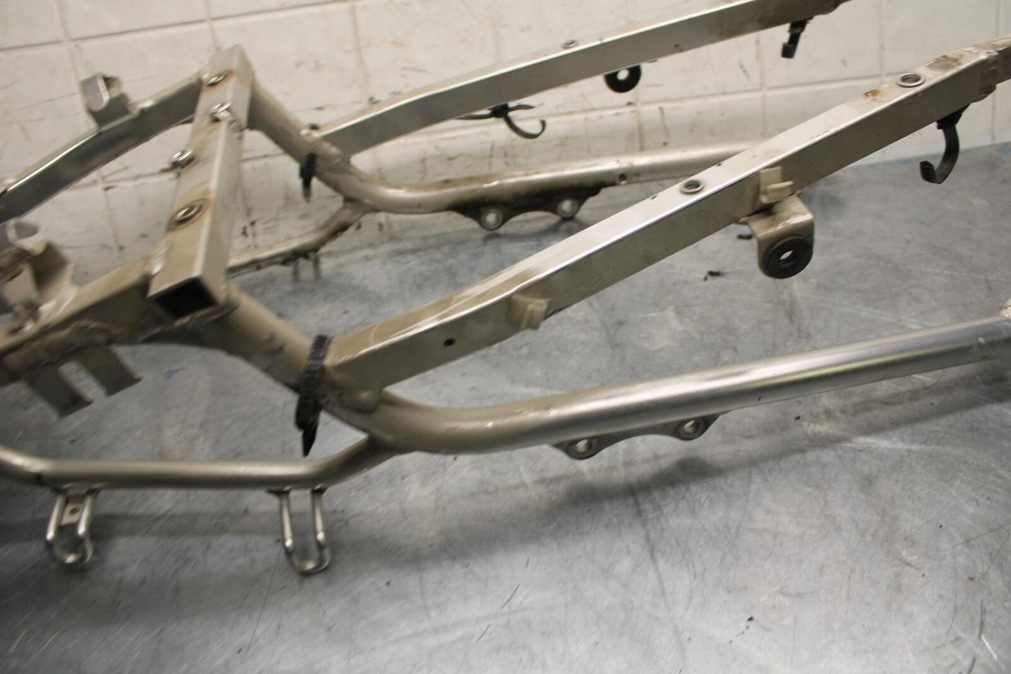 1998 Suzuki TL1000S REAR BACK TAIL SUBFRAME SUB FRAME BB508