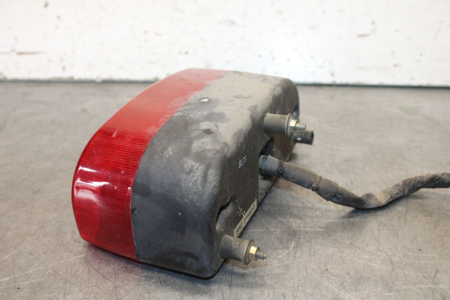 01-06 TRIUMPH TIGER 955I REAR TAIL TAILLIGHT BACK BRAKE LIGHT BB693