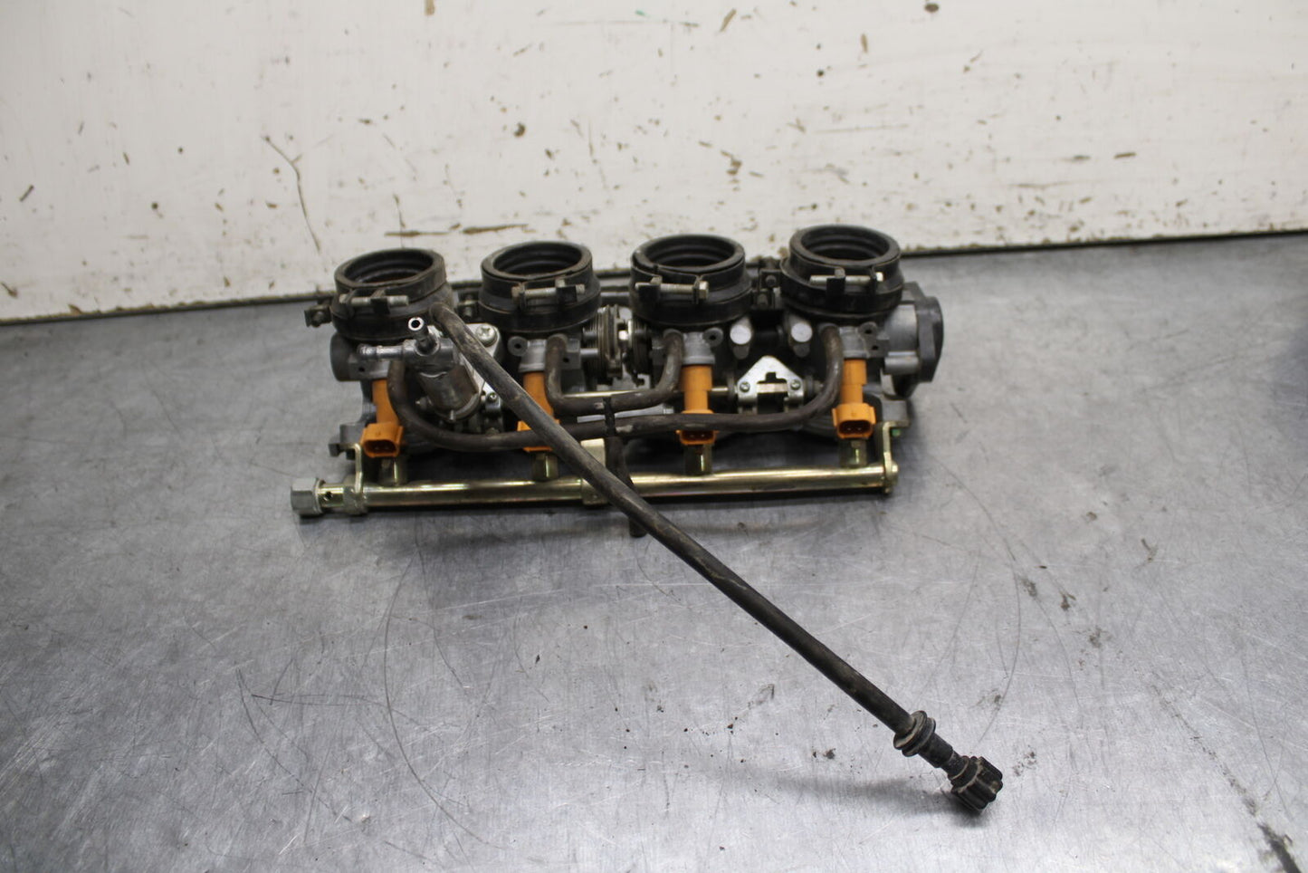 05-06 HONDA CBR600RR MAIN FUEL INJECTORS / THROTTLE BODIES BB739